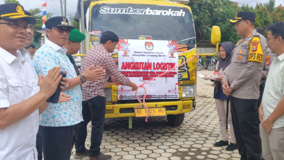 Pelepasan Logistik KPU Lampung Barat, Minggu 24 November 2024.