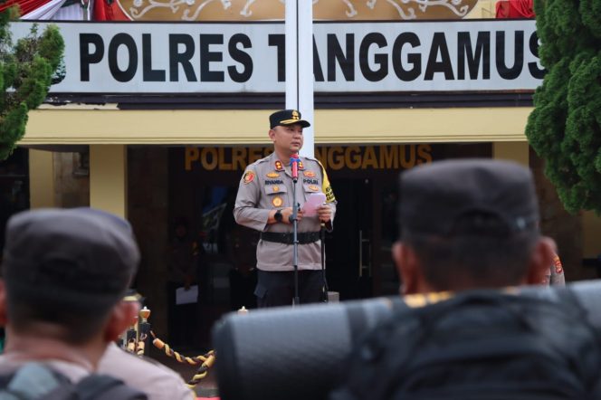 
 Kapolres Tanggamus AKBP Rivanda saat memberikan arahan Netralitas kepada personelnya dalam pelepasan pengamanan TPS, Minggu 25 November 2024 | Dok. Humas Polres Tanggamus.