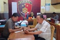 Anwar Saripudin saat melaporkan dugaan pemalsuan dokumen di Polres Metro, Senin 25 November 2024. 