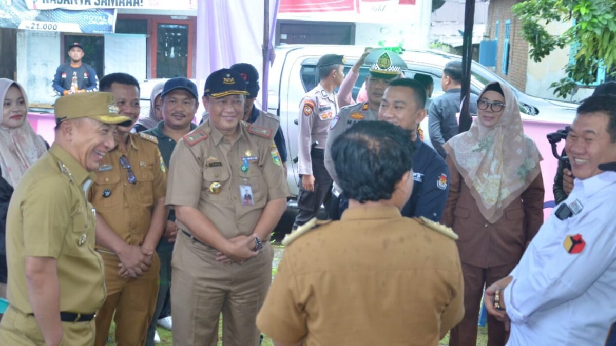 Pj Bupati Tanggamus bersama rombongan saat meninjau TPS di sejumlah tempat, Selasa 26 November 2024.
