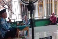 Tangkapan layar video saat mantan Bupati Pringsewu Sujadi saat diduga kampanye di Masjid.