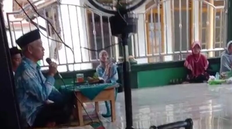 Tangkapan layar video saat mantan Bupati Pringsewu Sujadi saat diduga kampanye di Masjid.