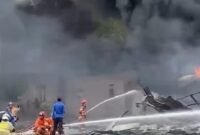 Kebakaran diduga gudang solar di Umbul Kunci, Keteguhan, Teluk Betung Barat, Bandar Lampung, Senin 4 Nopember 2024, sore.