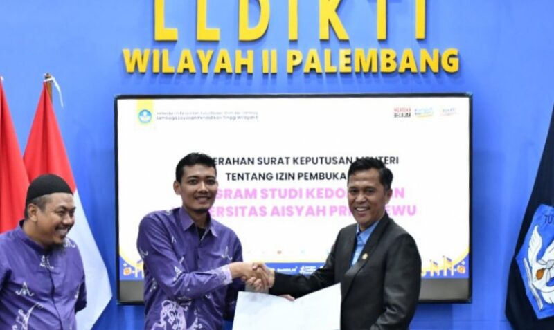 Penyerahan keputusan izin pembukaan Prodi Kedokteran UAP Pringsewu, Kamis 31 Oktober 2024 | Dok. UAP.