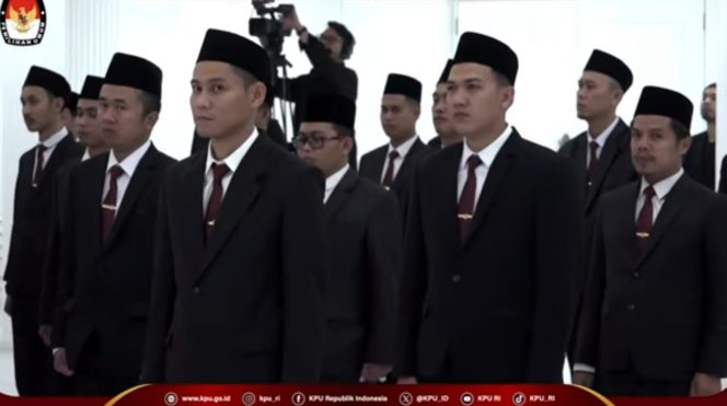 
 Prosesi Pelantikan Anggota KPU Tanggamus yang disiarkan KPU RI, Kamis 21 November 2024.