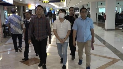 Ivan Sugianto, Pelaku Intimidasi Siswa SMAK Gloria 2 Surabaya saat Ditangkap di Bandara Juanda, Kamis 14 November 2024 | Dok. Polda Jatim.