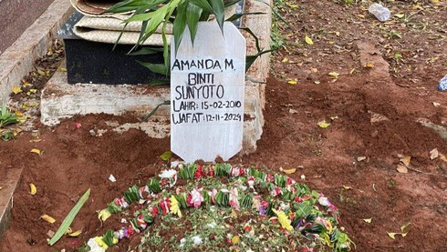 Makam korban meninggal kecelakaan beruntun Tol Cipularang | Dok. detik.com
