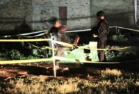 Brimob Polda Lampung saat mengamankan area dan granat yang ditemukan warga, Sabtu 30 November 2024, malam | Dok. Polres Way Kanan.