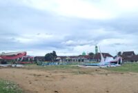 Tenda gebyar Paud tumbang diterjang angin kencang di Lapangan Tangsi Talang Padang, Tanggamus, Selasa 3 Desember 2024 | Media Prioritastv.com.