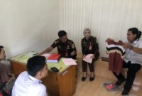 Tersangka Hanggar Nasution saat dilimpahkan ke Kejari Tanggamus, Senin 2 Desember 2024 | Dok. Polres Tanggamus.