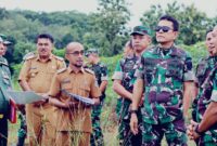 Danrem 043 Gatam Brigjen TNI Rikas Hidayatullah, meninjau calon lokasi Markas Komando Distrik Militer (Makodim) Pringsewu di Kecamatan Pagelaran Utara pada Selasa (3/12/2024).