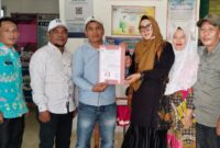 Penyerahan STLK Ormas Gibran Center oleh Kesbangpol kepada Pengurus DPD Gibran Center Tanggamus, Kamis 5 Desember 2024 | Herdi/Media Prioritastv.com.