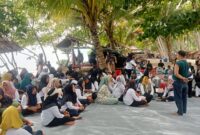 Masyarakat Pekon Srikuncoro, Semaka menggelar syukuran atas kemenangan H. Saleh Asnawi - Agus Suranto di Pantai Khikit, Pematang Sawa, Minggu 8 Desember 2024 | Edi Hidayat/Media Prioritastv.com.