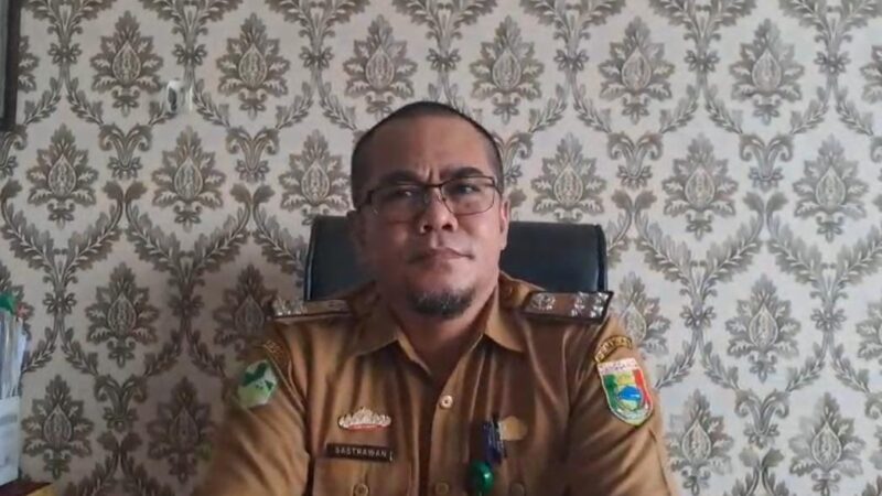 Plt. KUPT Puskesmas Air Naningan, Tanggamus saat memberikan keterangan di ruang kerjanya, Senin 9 Desember 2024 | Asrul Ariski)