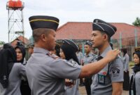 Penyematan pangkat kepada salah satu pegawai Lapas Kotagung, Tanggamus, Senin 9 Desember 2024.