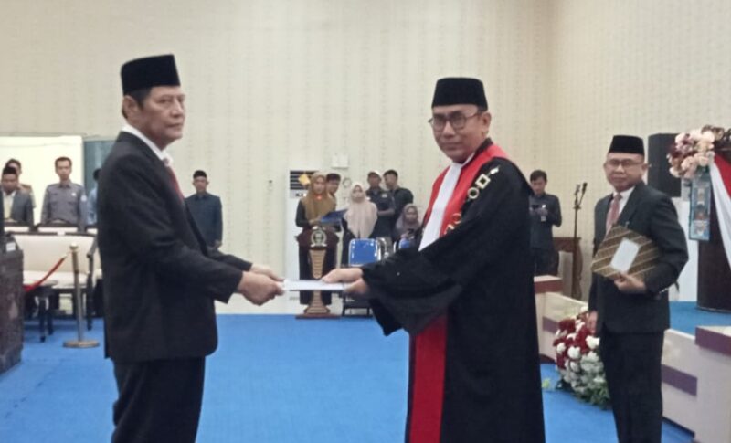 Pelantikan Pieter sebagai Wakil Ketua 1 DPRD Pesisir Barat, Senin 9 Desember 2024 | Suroso/Media Prioritastv.com.