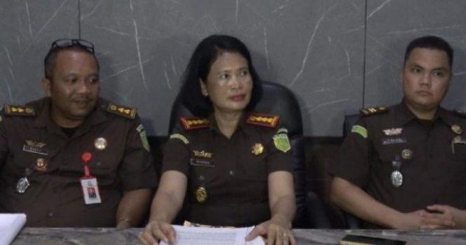 Kepala Kejaksaan Negeri (Kajari) Purwakarta Martha Parulina Berliana saat menyampaikan penetapan kedua tersangka kepada awak media kemarin Senin (9/12/2024).