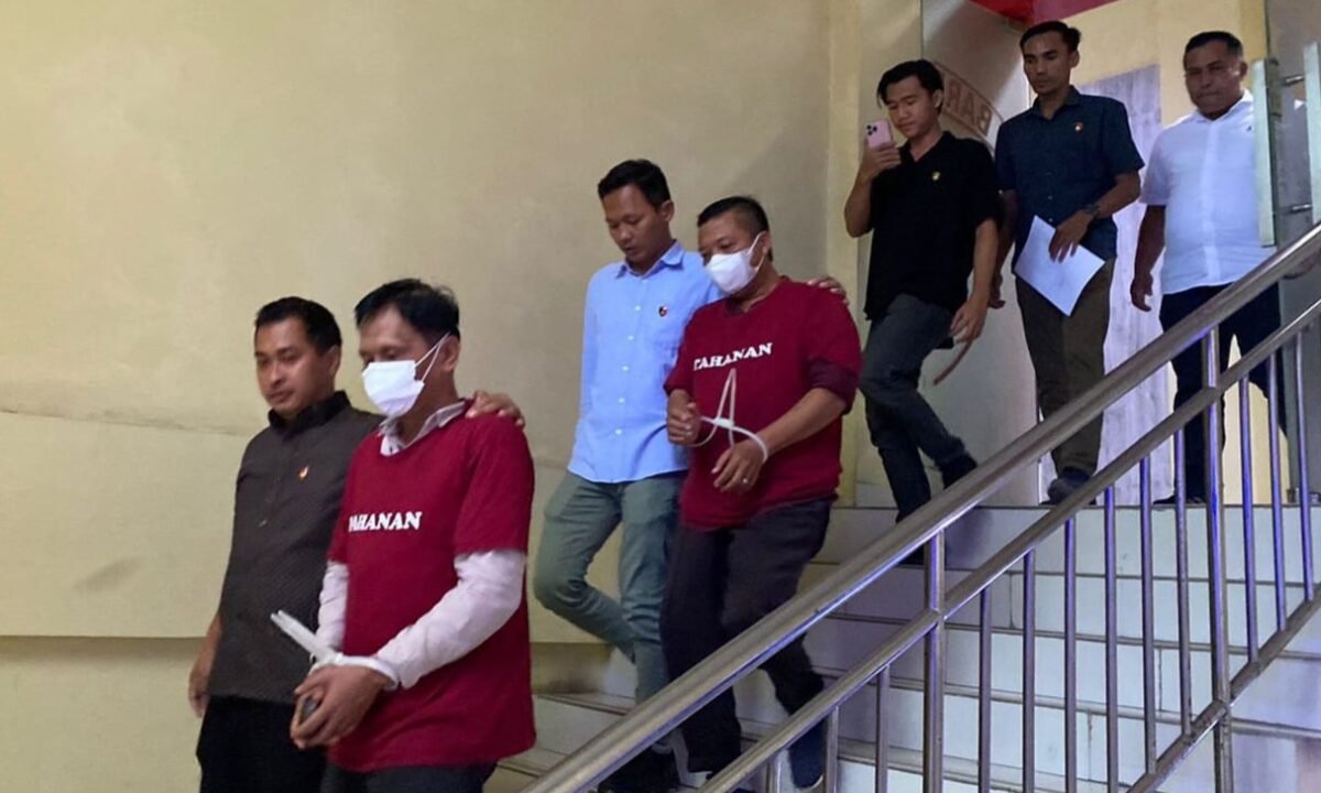 Kedua Tersangka saat digiring ke Sel Tahananan Polda Lampung.