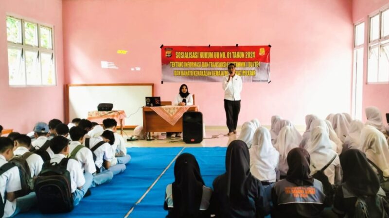 Sosialisasi Seksi Hukum Polres Tanggamus di SMAN Ulu Belu, Rabu 11 Desember 2024.