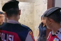 Pasangan bukan suami istri saat diamankan dalam razia rumah kost di Pringsewu, Sabtu 14 Desember 2024, malam | Dok. Humas Polres Pringsewu.