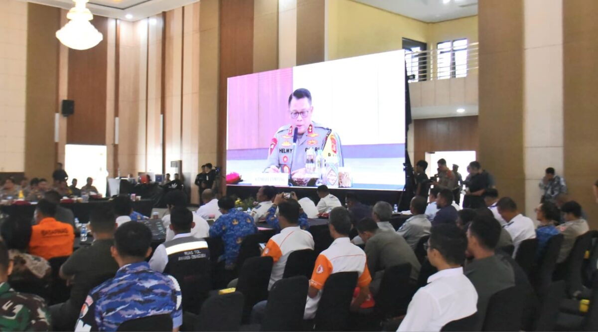 Kapolda Lampung saat memimpin rapat koordinasi persiapan Ops Lilin Krakatau 2024.