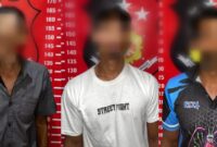 Ketiga warga Pesisir Barat yang ditetapkan tersangka perburuan hewan dilindungi,  Rabu 18 Desember 2024 | Dok. Humas Polres Pesisir Barat.