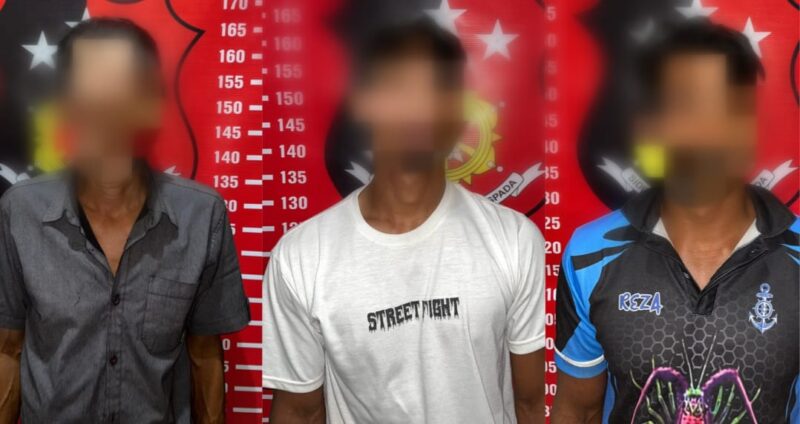 Ketiga warga Pesisir Barat yang ditetapkan tersangka perburuan hewan dilindungi,  Rabu 18 Desember 2024 | Dok. Humas Polres Pesisir Barat.