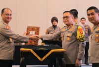 Kapolda Lampung Irjen Pol Helmy Santika saat Menyerahkan DIPA Tahun Anggaran 2025, Rabu 18 Desember 2024 | Dok. Humas Polda Lampung.