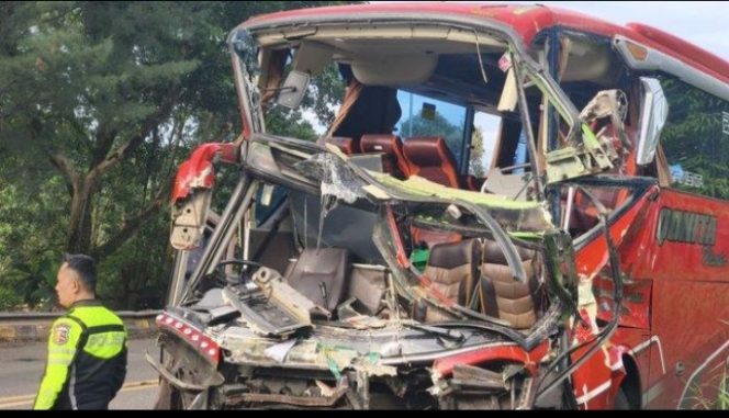 
 Kondisi Bus paska kecelakaan di Tol Purwakarta KM 80 B, Kamis 26 Desember 2025.