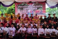 Foto bersama peserta kesenian di Lokasi Wisata Way Lalaan, Kota Agung Timur, Tanggamus, Sabtu 28 Desember 2024 | Herdi/Media Prioritastv.com.
