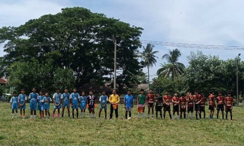 Foto bersama para peserta Festival Sepak Bola di Lapangan Merdeka, Kota Agung, Tanggamus, Sabtu 28 Desember 2024 | Herdi/Media Prioritastv.com.