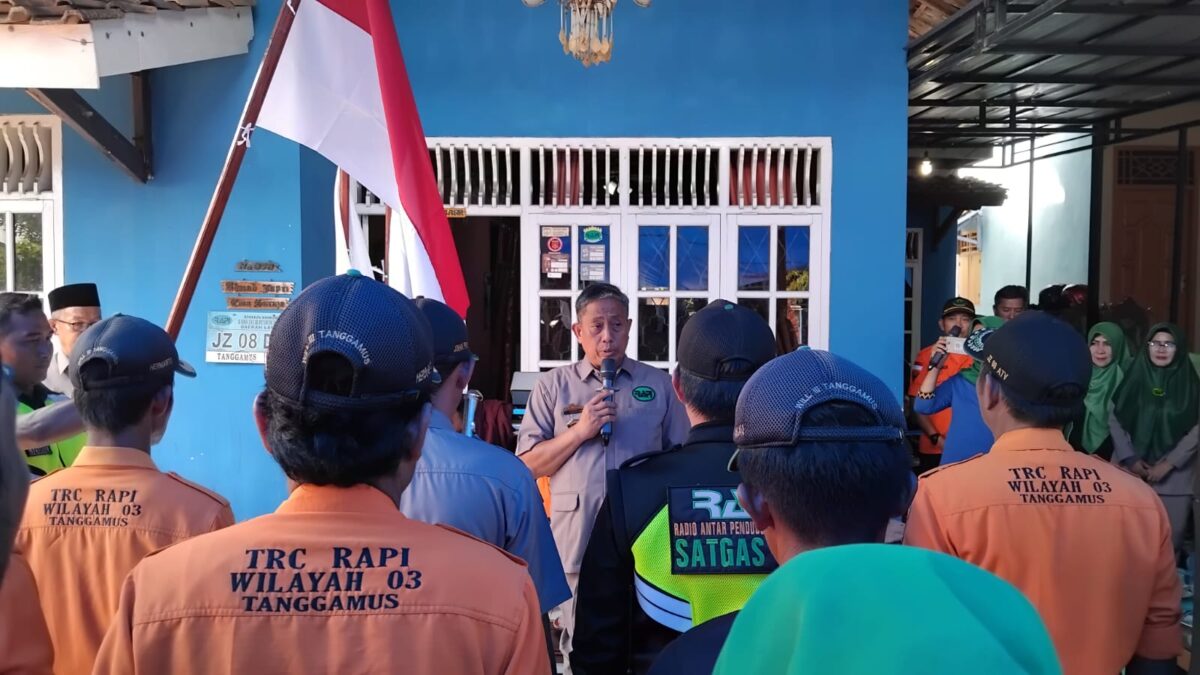 Ketua RAPI 03 Tanggamus, Suhartono saat melantik pengurus lokal 1, lokal 2 dan lokal di Kota Agung, Sabtu 28 Desember 2024 | Herdi/Media Prioritastv.com.