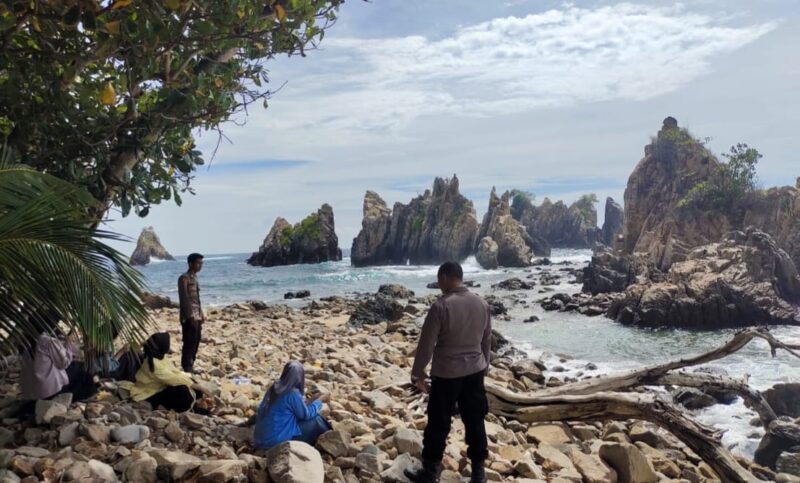 Pesona wisata gigi hiu di Kelumbayan Tanggamus dalam tangkapan kamera personil pengamanan, Minggu 29 Desember 2024 | Dok. Polres Tanggamus.