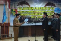 Sekretaris Daerah Kabupaten (Sekdakab) Tanggamus, Suaidi saat melantik BPPD Tanggamus di Hotel 21 Gisting, Senin 30 Desember 2024 | Herdi/Media Prioritastv.com.