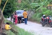 Detik-detik penangkapan pelaku Narkoba di Pekon Srikuncoro oleh Polsek Semaka, Tanggamus, Jumat 13 Desember 2024 | Tangkapan Layar Video.