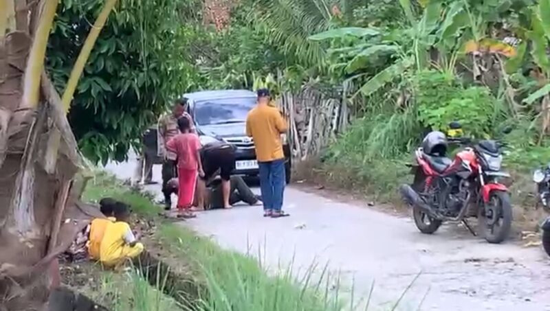 Detik-detik penangkapan pelaku Narkoba di Pekon Srikuncoro oleh Polsek Semaka, Tanggamus, Jumat 13 Desember 2024 | Tangkapan Layar Video.