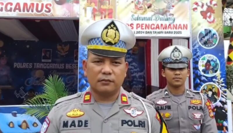 Kasat Lantas Polres Tangamus Iptu I Made Agus Dwi Dayana saat memberikan keterangan di Pos Pengamanan Gisting, Jumat 20 Desember 2024 | Herdi/Media Prioritastv.com.