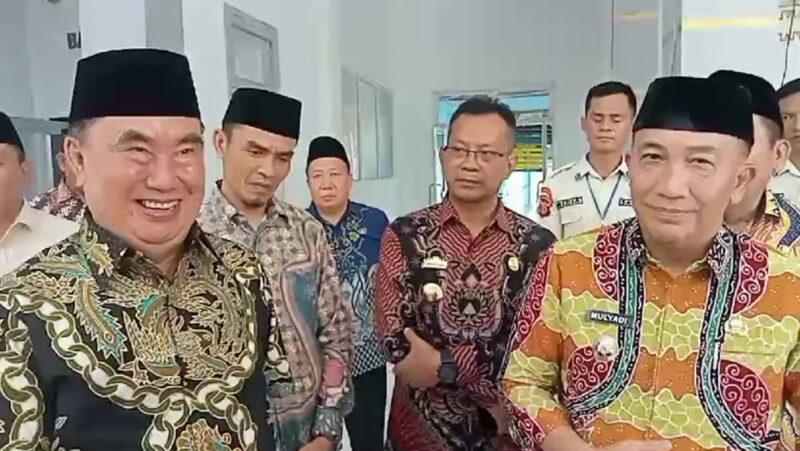 Bupati Tanggamus Terpilih H. Saleh Asnawi saat memberikan keterangan pers di RSUD Batin Mangunang, Jumat 27 Desember 2024, siang | Herdi/Edi Hidayat/Media Prioritastv.com.