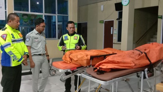 Kondisi korban meninggal kecelakaan bus saat berada di Puskesmas Lemong, Pesisir Barat, Kamis 12 Desember 2024.