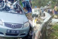 Kolase foto kondisi mobil vios yang mengalami kerusakan parah bagian belakang paska kecelakaan, Kamis 12 Desember 2024.
