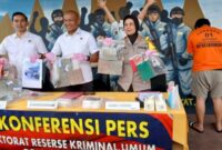 Ekspos Kasus Penggelapan oleh tersangka Ahmad Ramadan (27) Direktur PT. Adera Ramanda Group di Subdit Jatanras Polda Lampung, Rabu 4 Desember 2024.