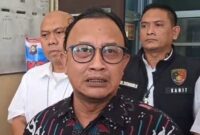 Komisioner Kompolnas, M Choirul Anam saat memberikan keterangan pers.