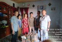 Bantuan Sosial Pemkab Tanggamus kepada keluarga korban serangan gajah liar yang terjadi di Blok 3 Talang Badar Kecamatan Bandar Negeri Semuong, Kamis 2 Januari 2025.
