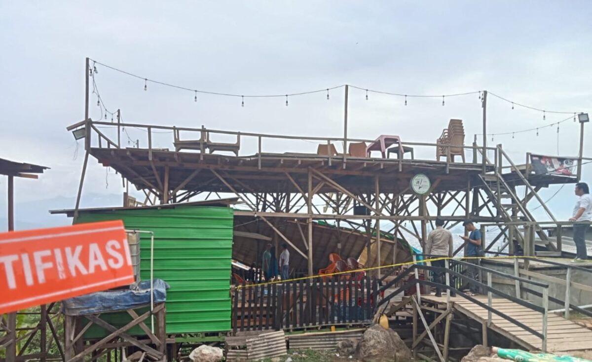 Bangunan Kedai Kopi yang Ambruk di Bandar Lampung, Selasa 31 Desember 2024 | Dok. Humas Poda Lampung.