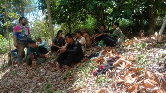 
 Tim Mahot (Pawang Gajah) asal Pemerihan Yang Telah Tiba di Blok 4, Gunung Doh, BNS, Tanggamus, Kamis 2 Januari 2024 | Dok. Istimewa.