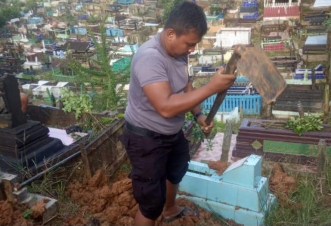 
 Bripka Joko Hadi Aprianto, sosok Bintara Polsek Samarinda Huluz Kalimantan Timur, penggali kubur.