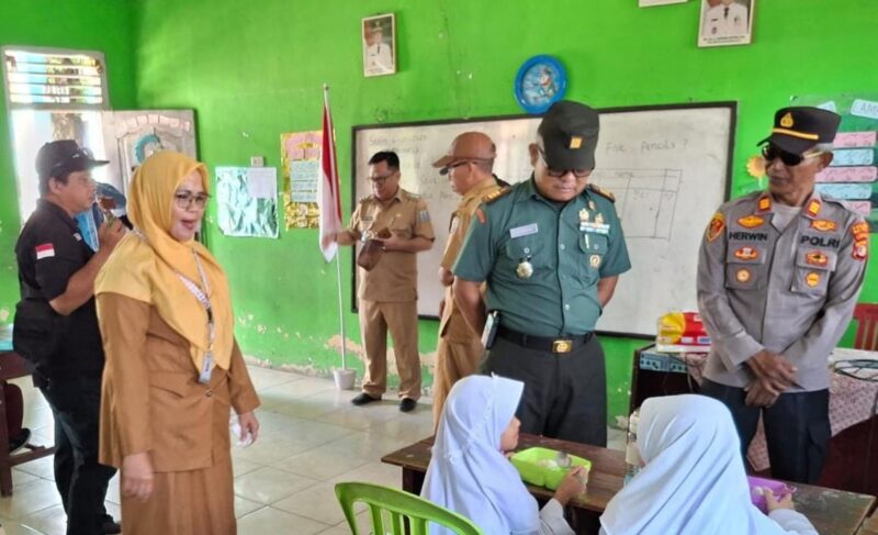 Peninjauan makanan bergizi gratis di Baradatu, Way Kanan, Lampung, Senin 6 Januari 2025 | Dok. Humas Polda Lampung.