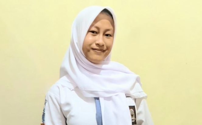 Afina Salsabila, Pelajar SMA Global Madani Lampung asal Bandar Negeri Semuong, Kabupaten Tangggamus peraih 3 medali emas OSN FIKSI 2025 | Dok. Istimewa.