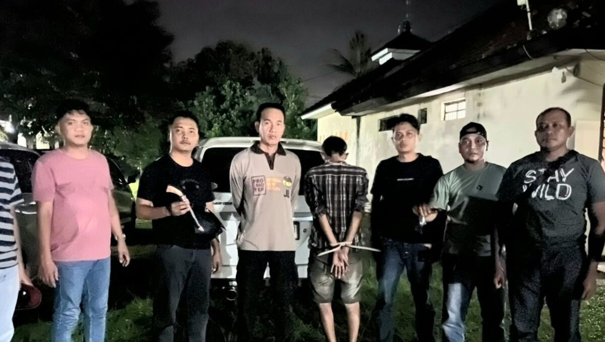 Tersangka setelah ditangkap sebelum dijebloskan ke penjara.