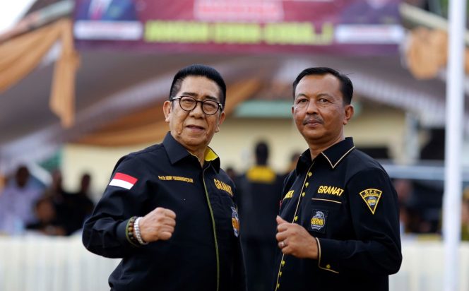 
 Ketua Umum Dewan Pimpinan Pusat Gerakan Nasional Anti Narkotika (DPP GRANAT) Prof. Dr. Henry Yosodiningrat, S.H., M.H. (Kiri) dan Ketua GRANAT Kabupaten Tanggamus Agus Ciek,S.E. (Kanan). Foto : Asrul Ariski/ Media Prioritastv.com. 